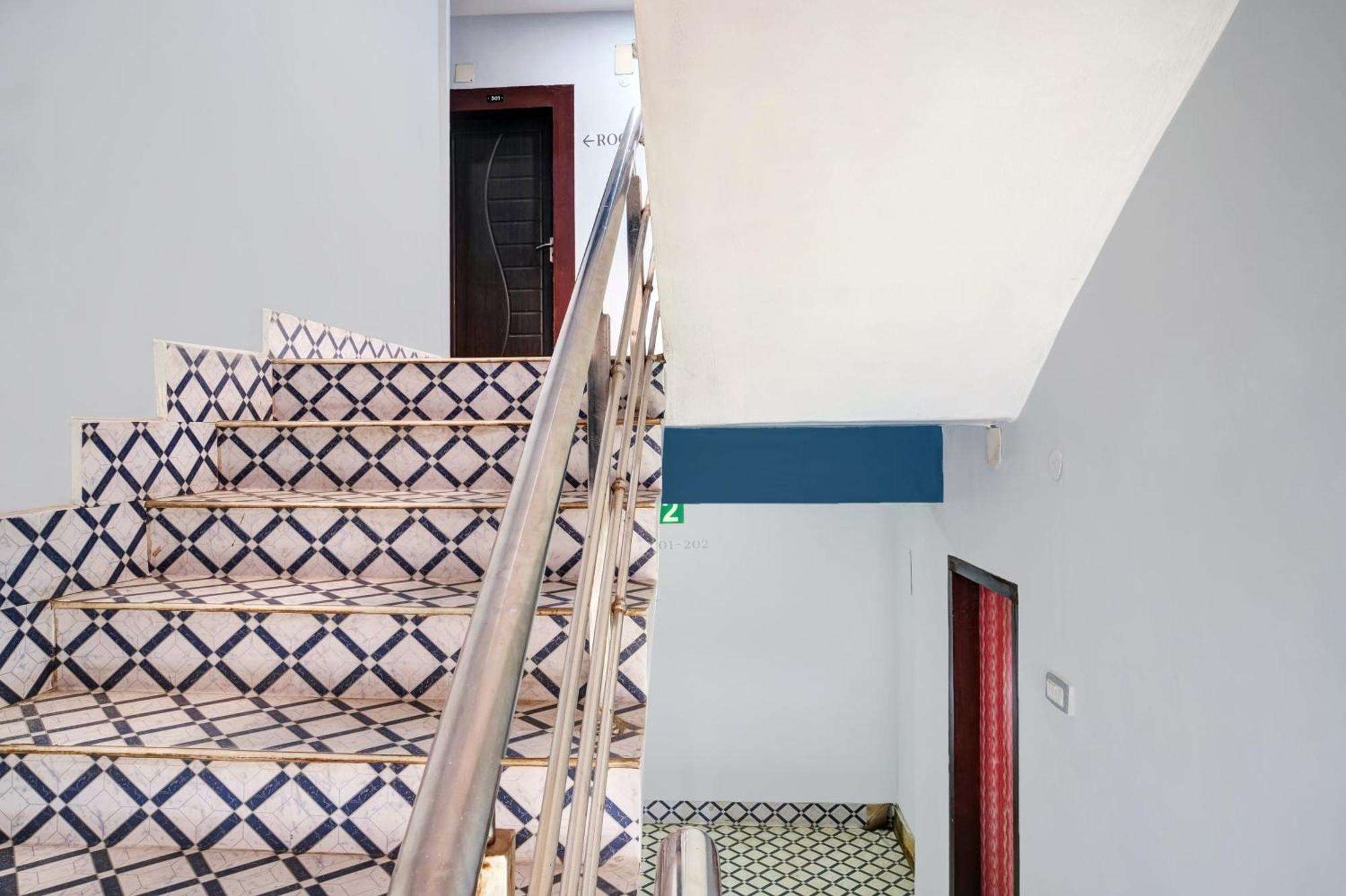 Hotel O Noonmati Guwahati Formerly Hotel Sundari Nunmati エクステリア 写真
